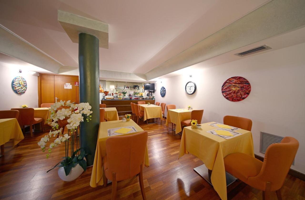 Hr Hotel Монфальконе Экстерьер фото