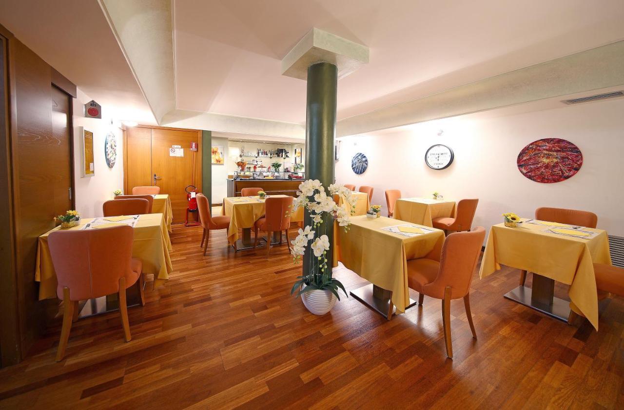 Hr Hotel Монфальконе Экстерьер фото