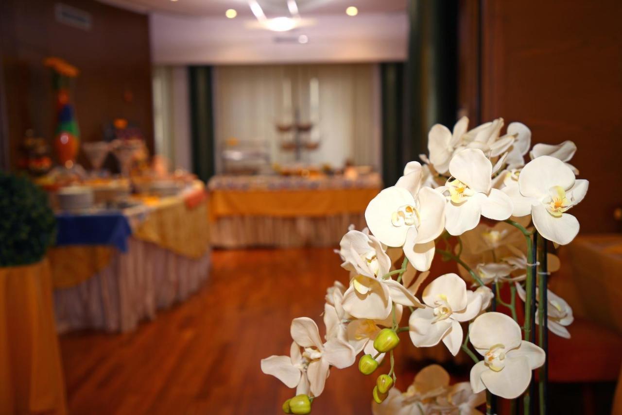 Hr Hotel Монфальконе Экстерьер фото