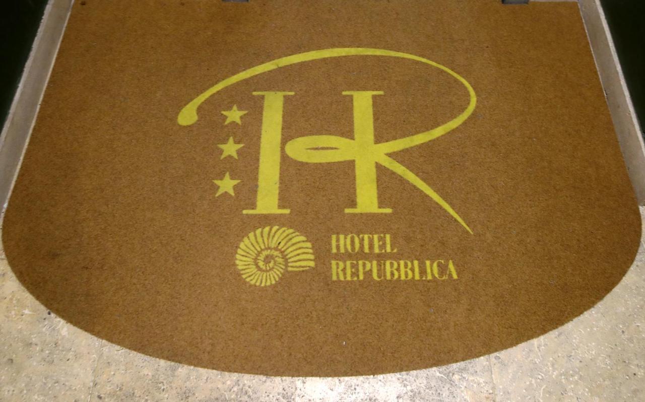 Hr Hotel Монфальконе Экстерьер фото
