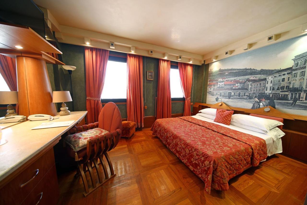 Hr Hotel Монфальконе Экстерьер фото