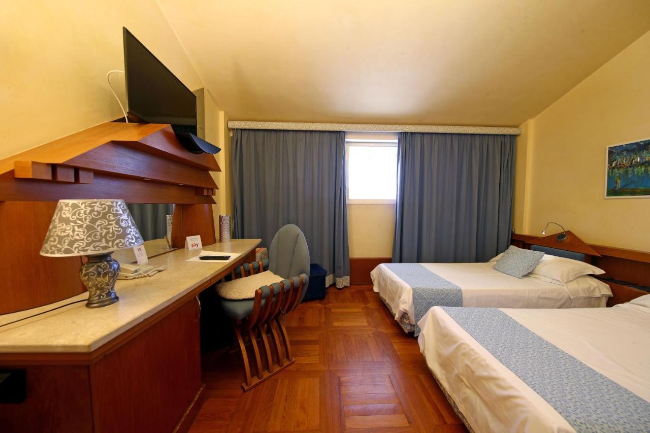 Hr Hotel Монфальконе Экстерьер фото