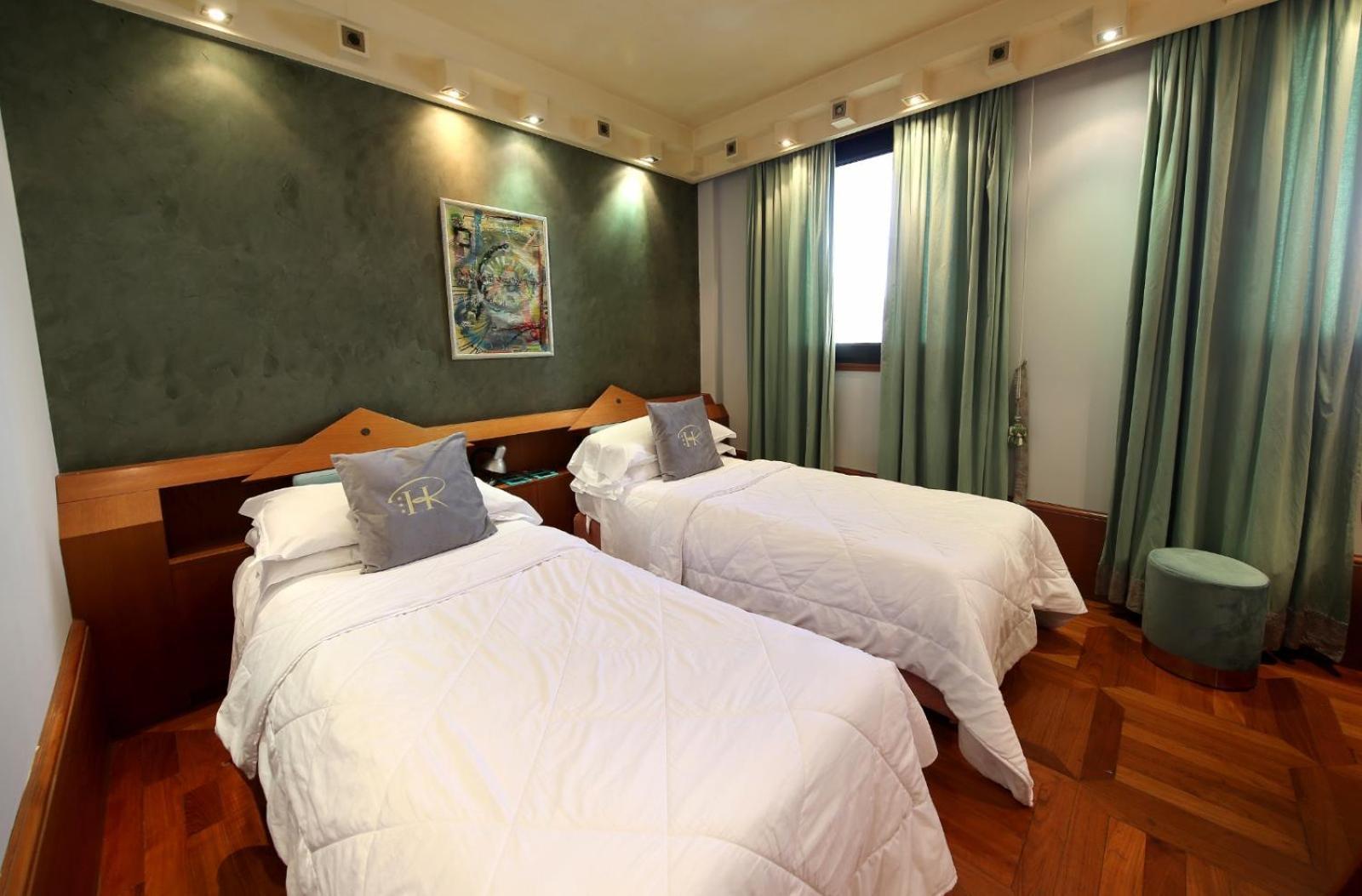 Hr Hotel Монфальконе Экстерьер фото