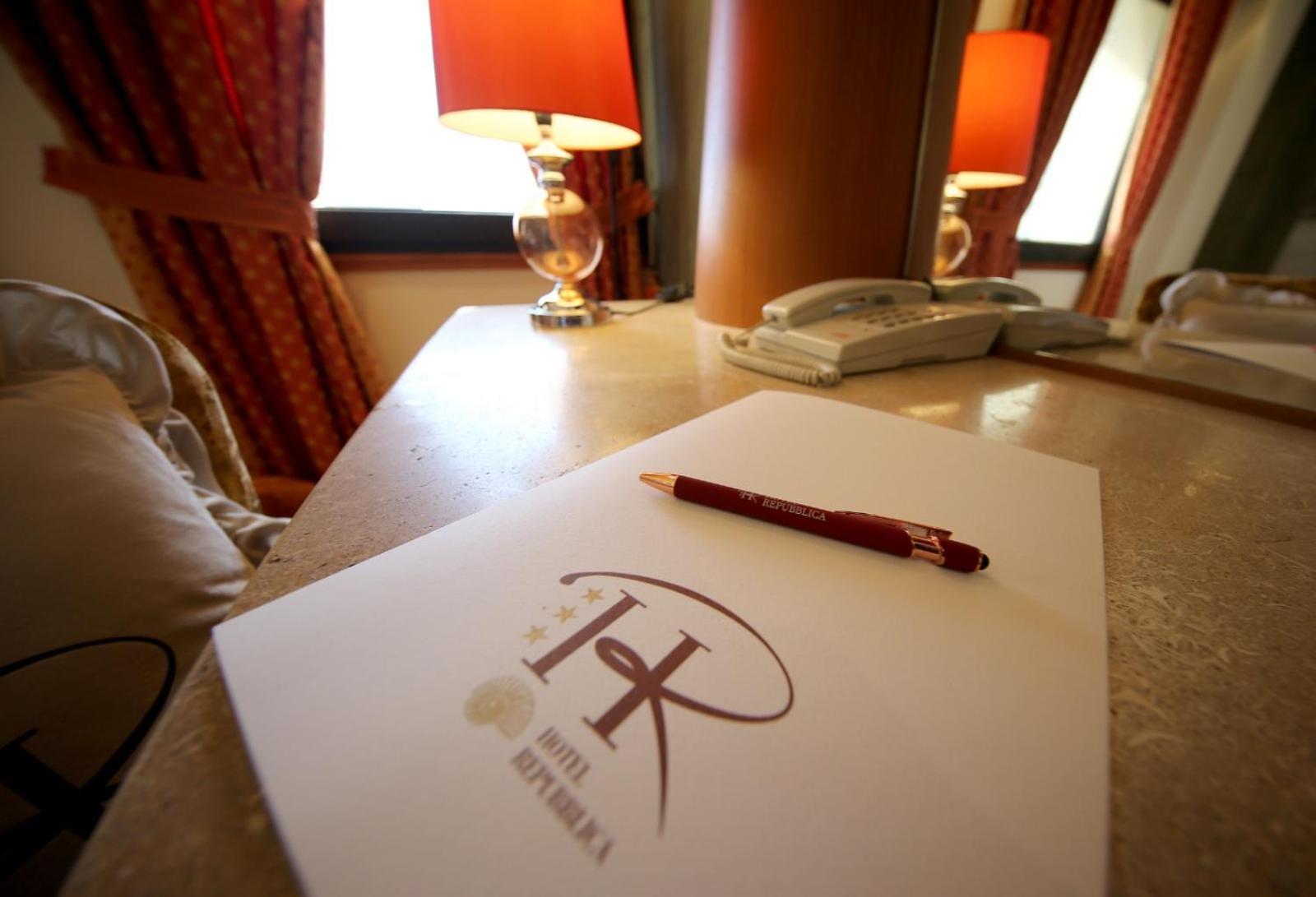 Hr Hotel Монфальконе Экстерьер фото