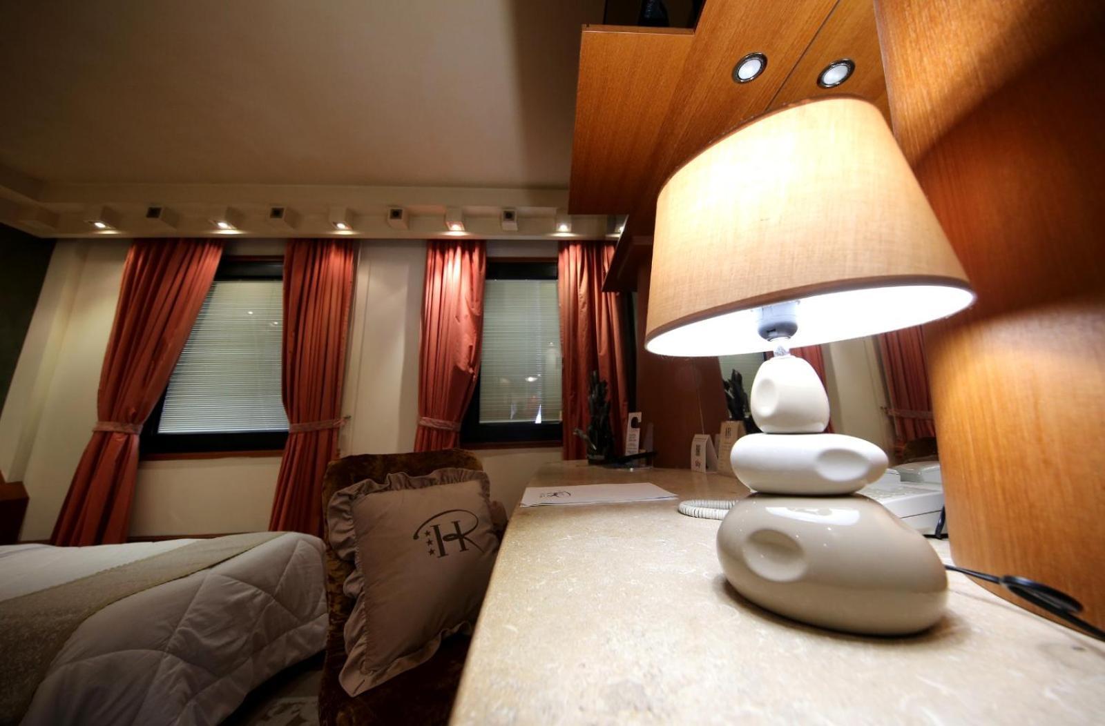 Hr Hotel Монфальконе Экстерьер фото