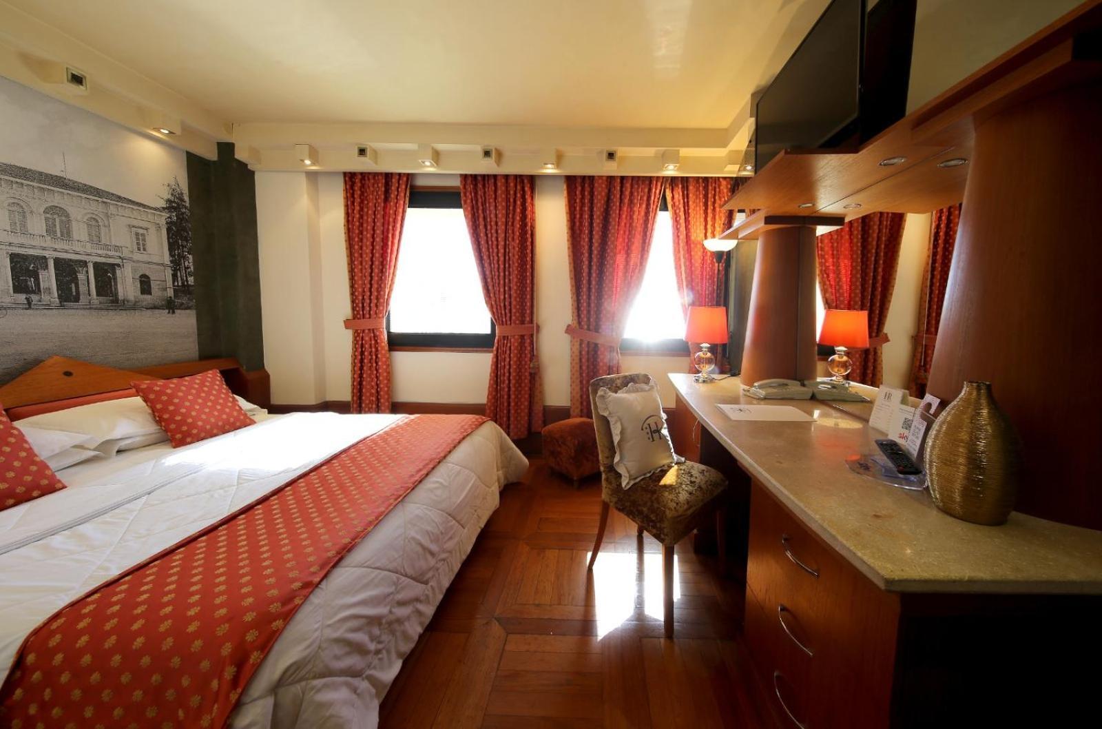 Hr Hotel Монфальконе Экстерьер фото
