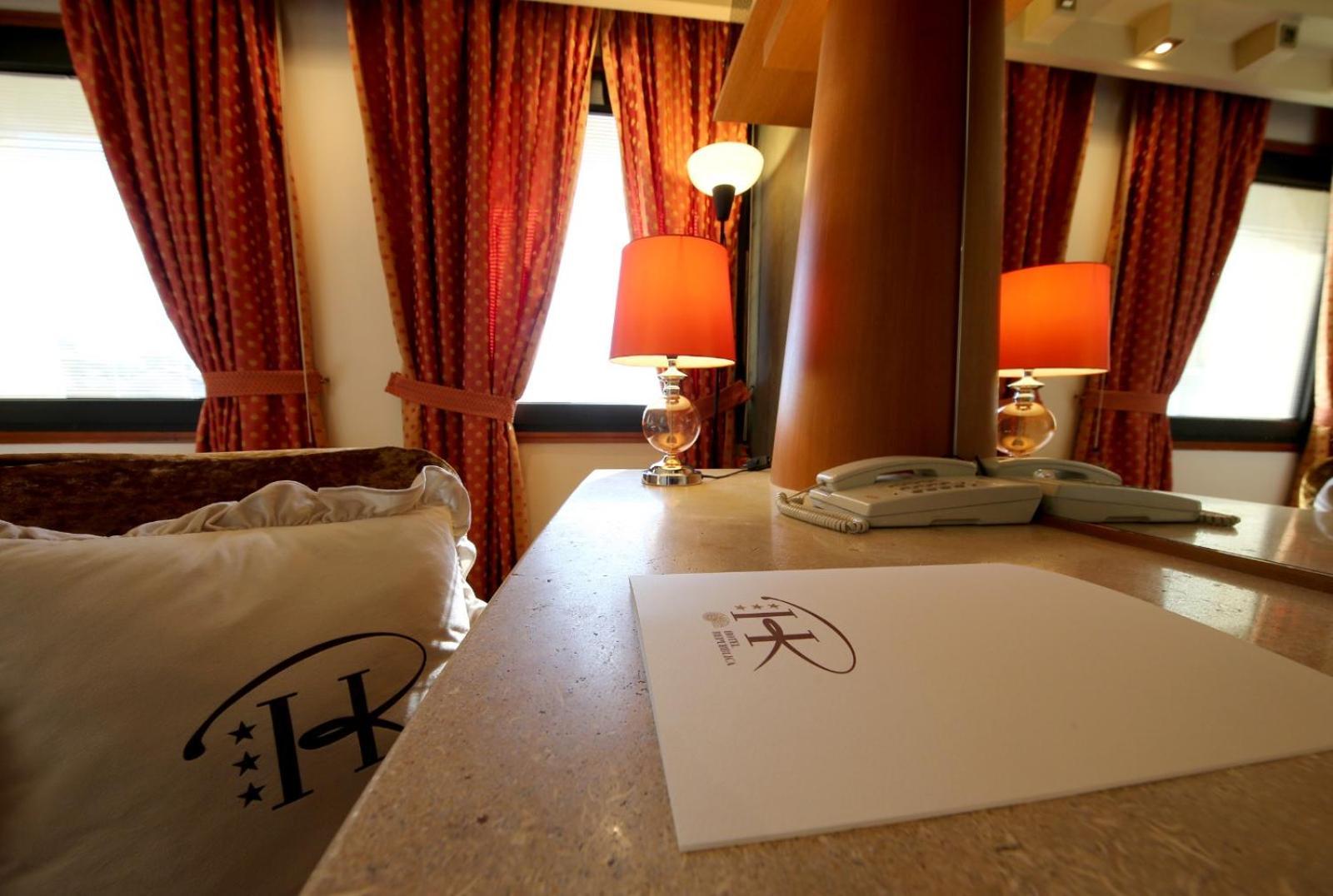 Hr Hotel Монфальконе Экстерьер фото