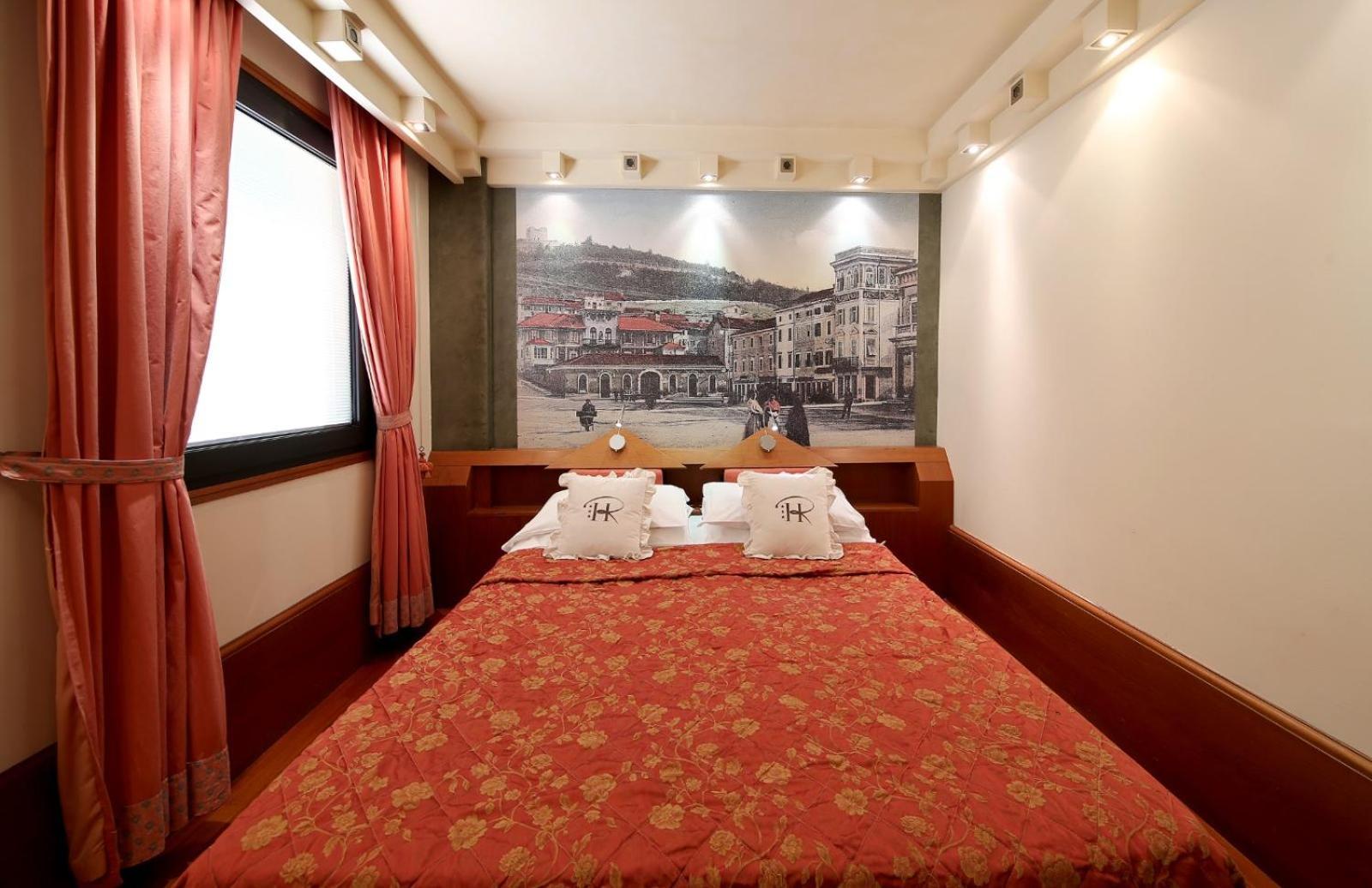 Hr Hotel Монфальконе Экстерьер фото