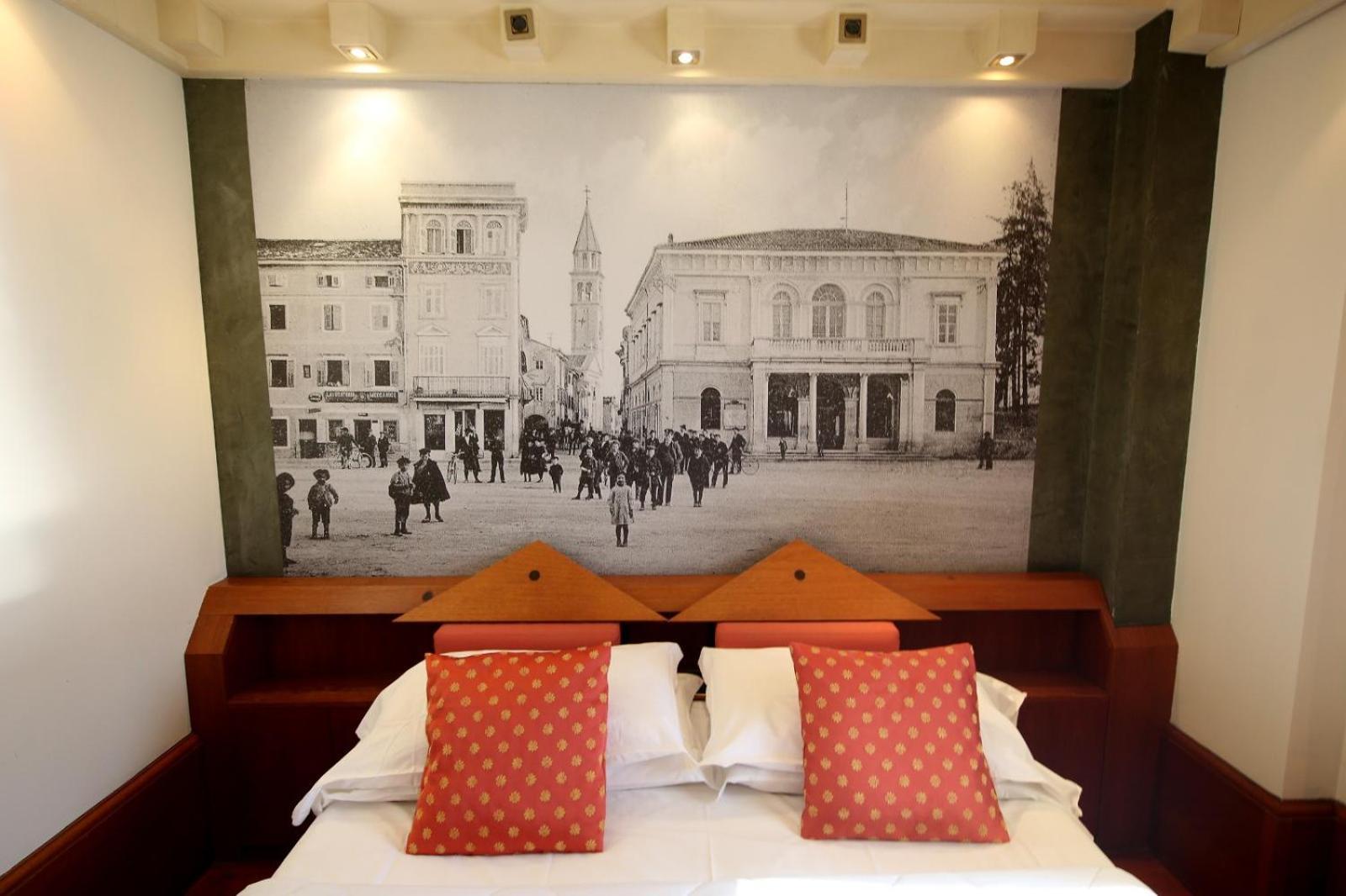 Hr Hotel Монфальконе Экстерьер фото