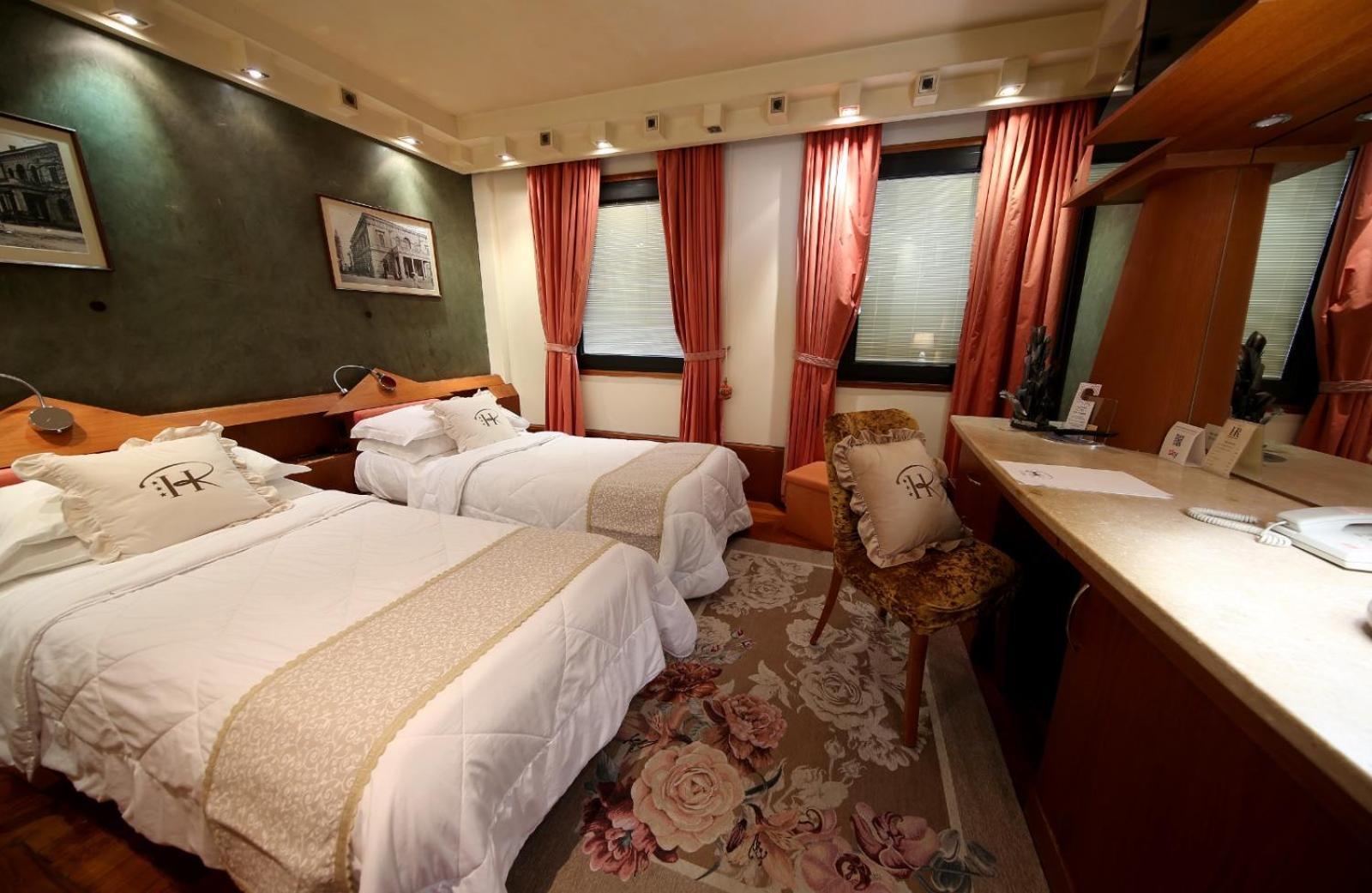 Hr Hotel Монфальконе Экстерьер фото